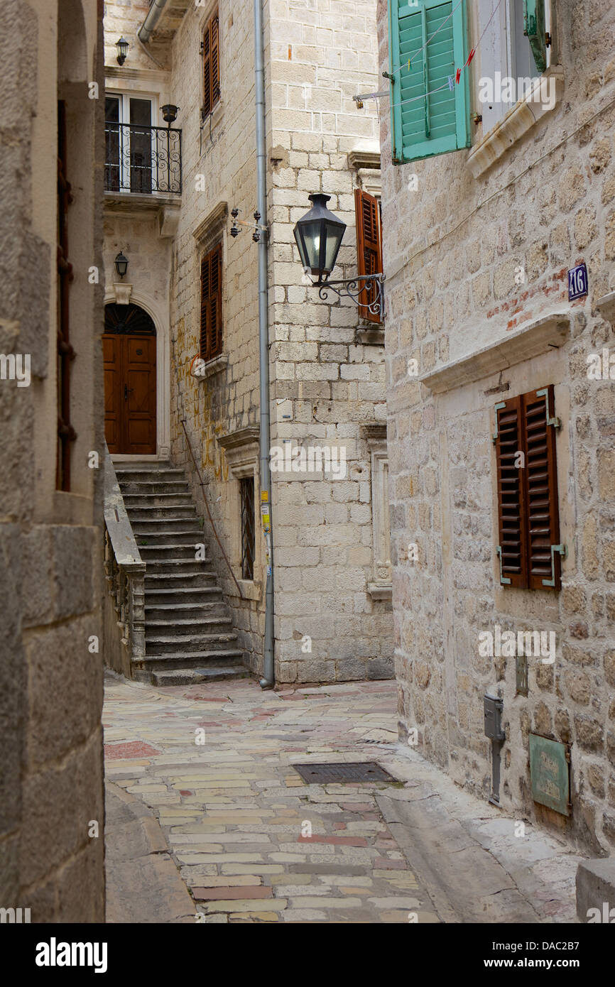 Straße im historischen alten von Kotor, Bucht von Kotor, UNESCO World Heritage Site, Montenegro, Europe Stockfoto