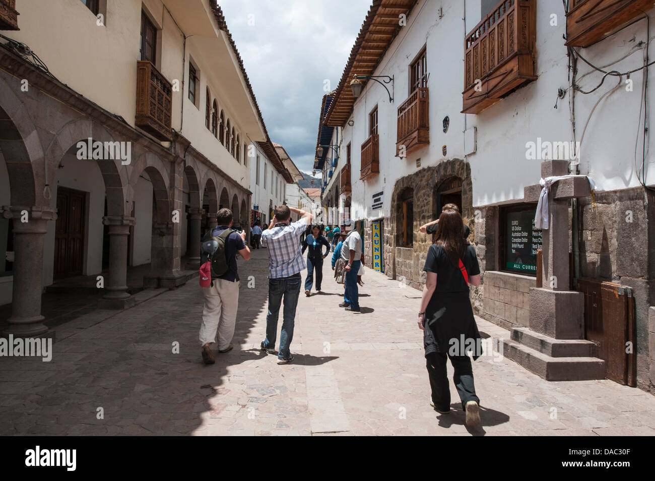 Kopfstein gepflasterten Straße Straßen Szene Innenstadt von Cusco Cuzco, Peru. Stockfoto