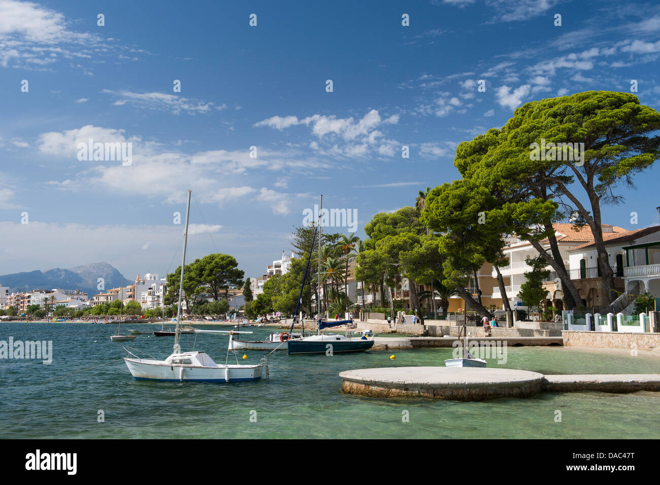 Schöne Aussicht auf Puerto Pollensa (Port de Pollenca) im Norden Mallorca Mallorca, Spanien Stockfoto