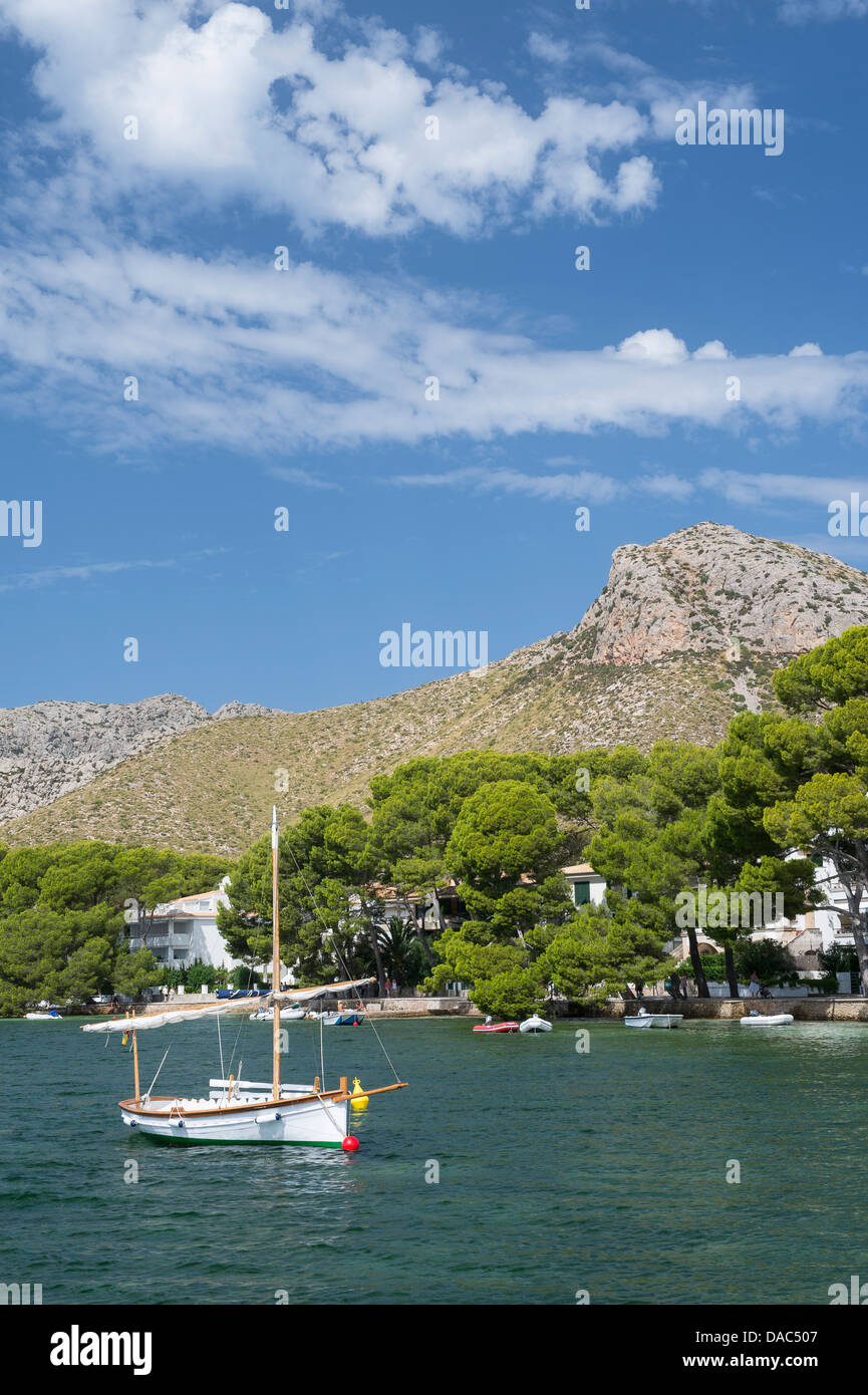 Schöne Aussicht auf Puerto Pollensa (Port de Pollenca) im Norden Mallorca Mallorca, Spanien Stockfoto