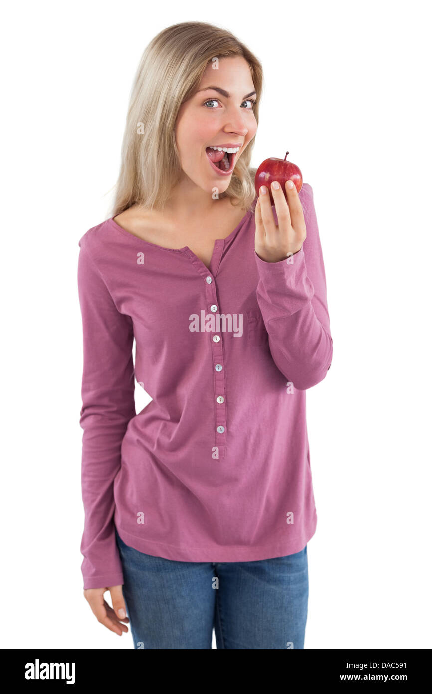 Junge Frau bereit, Apfel zu essen Stockfoto