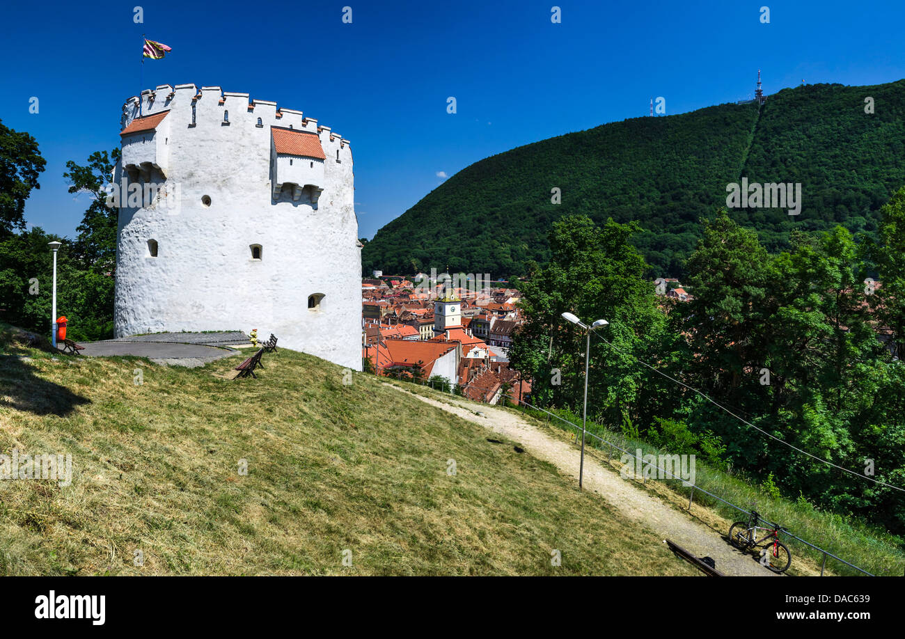 White Tower-Bastion wurde im Mittelalter zum Schutz der Festung Kronstadt halbrunde Form errichtet. Stockfoto