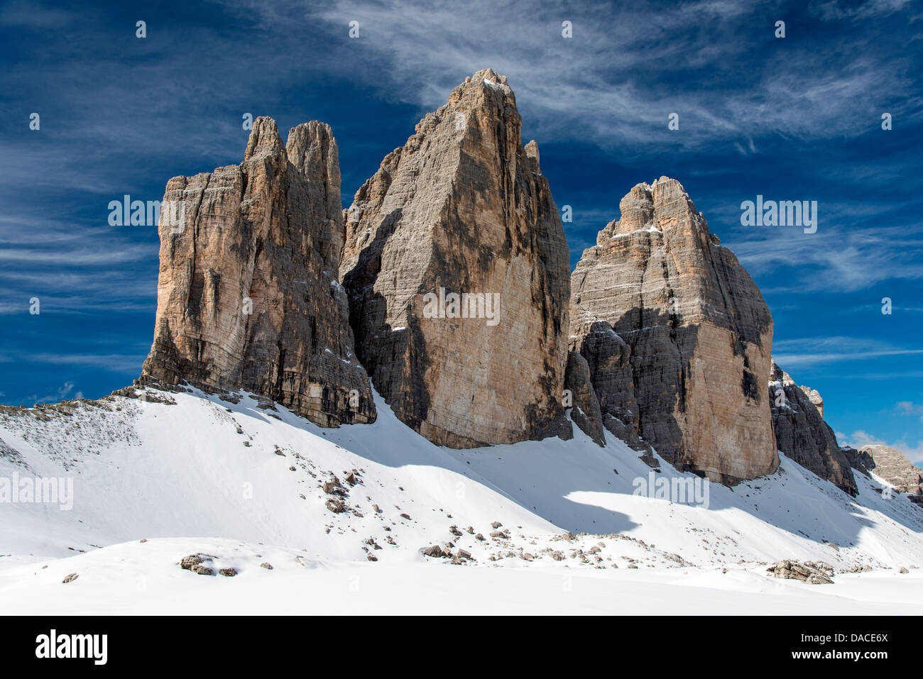 Panoramablick über den Tre Cime di Lavaredo oder die Drei Zinnen, Dolomiten, Veneto, Italien Stockfoto