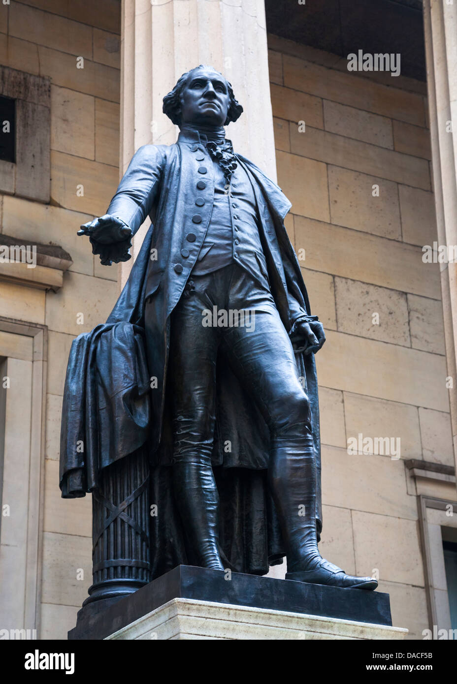 Statue von George Washington an der Federal Hall, Wall Street, Manhattan, NYC, USA. Stockfoto