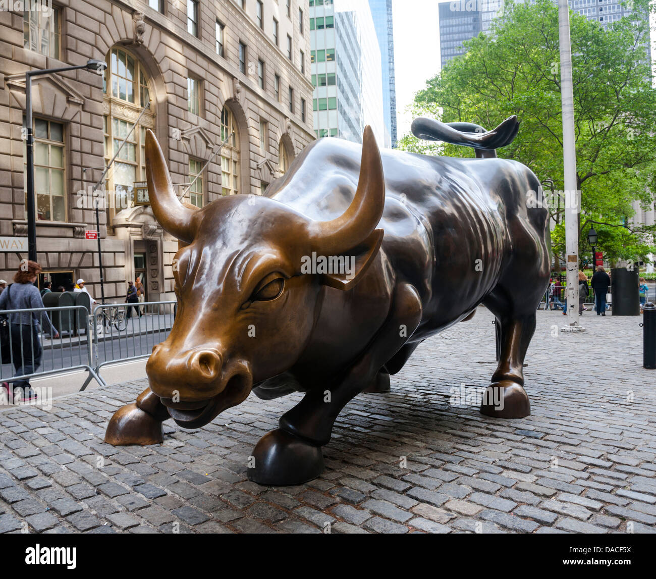 Ladestation Bulle von Arturo Di Modica (Wall Street Bull), Manhattan, NYC, USA Stockfoto