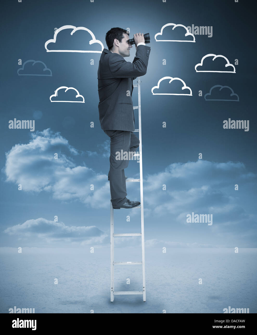 Unternehmer, die auf einer Leiter stehend, über den Wolken Stockfoto