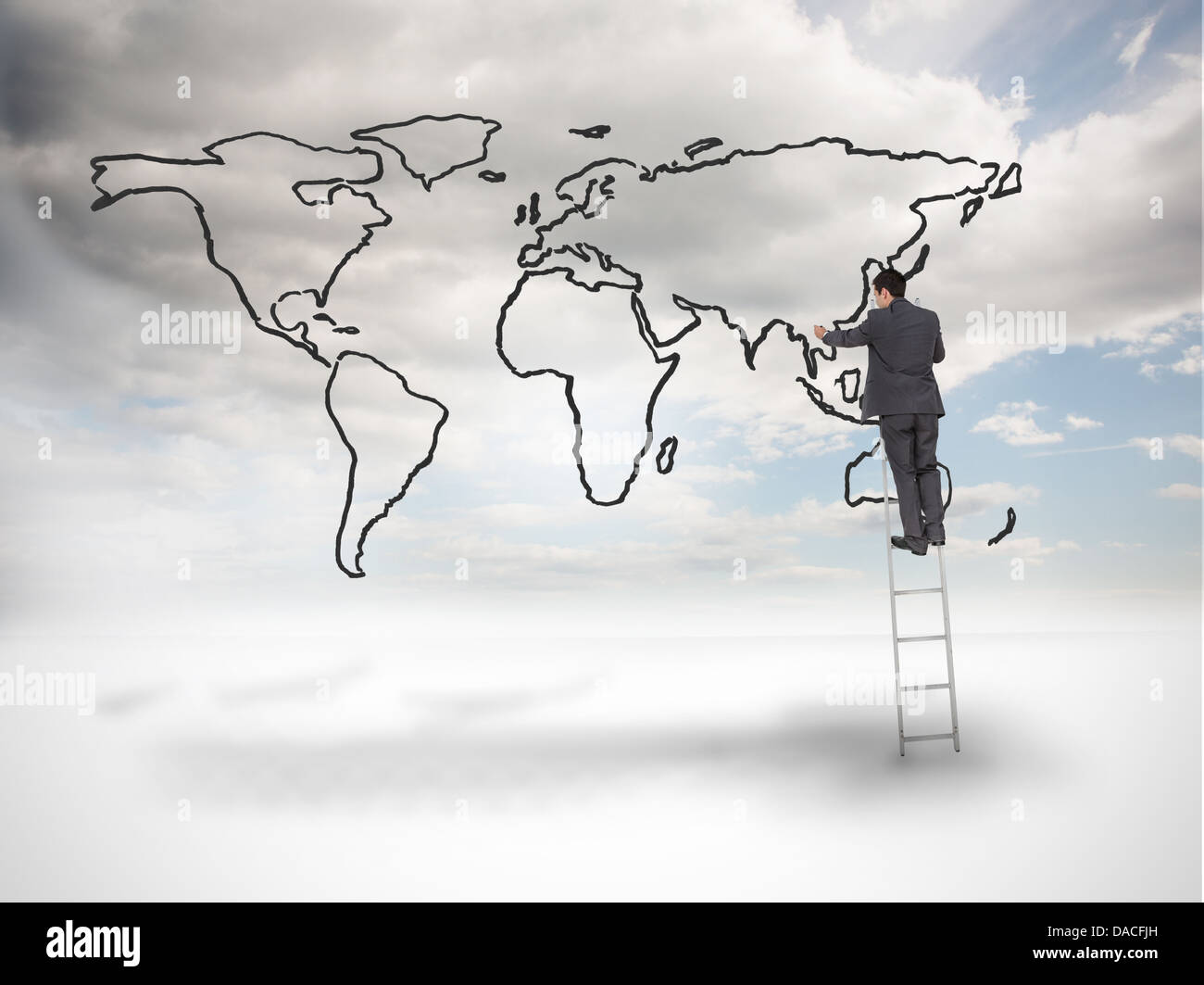 Geschäftsmann auf einer Leiter, die Zeichnung einer Weltkarte Stockfoto