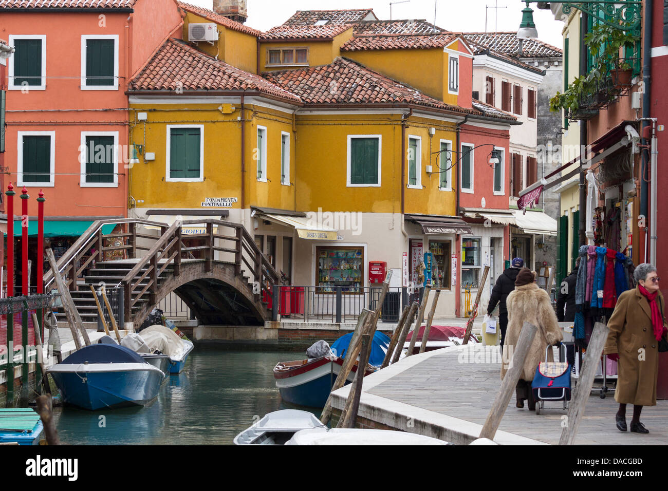 Farbenfrohen Gebäuden und Fassaden, Insel Burano, Venedig, Italien Stockfoto