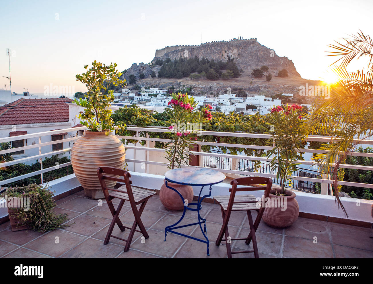 Auf dem Dach Terrasse Lindos Rhodos griechische Inseln Griechenland Stockfoto
