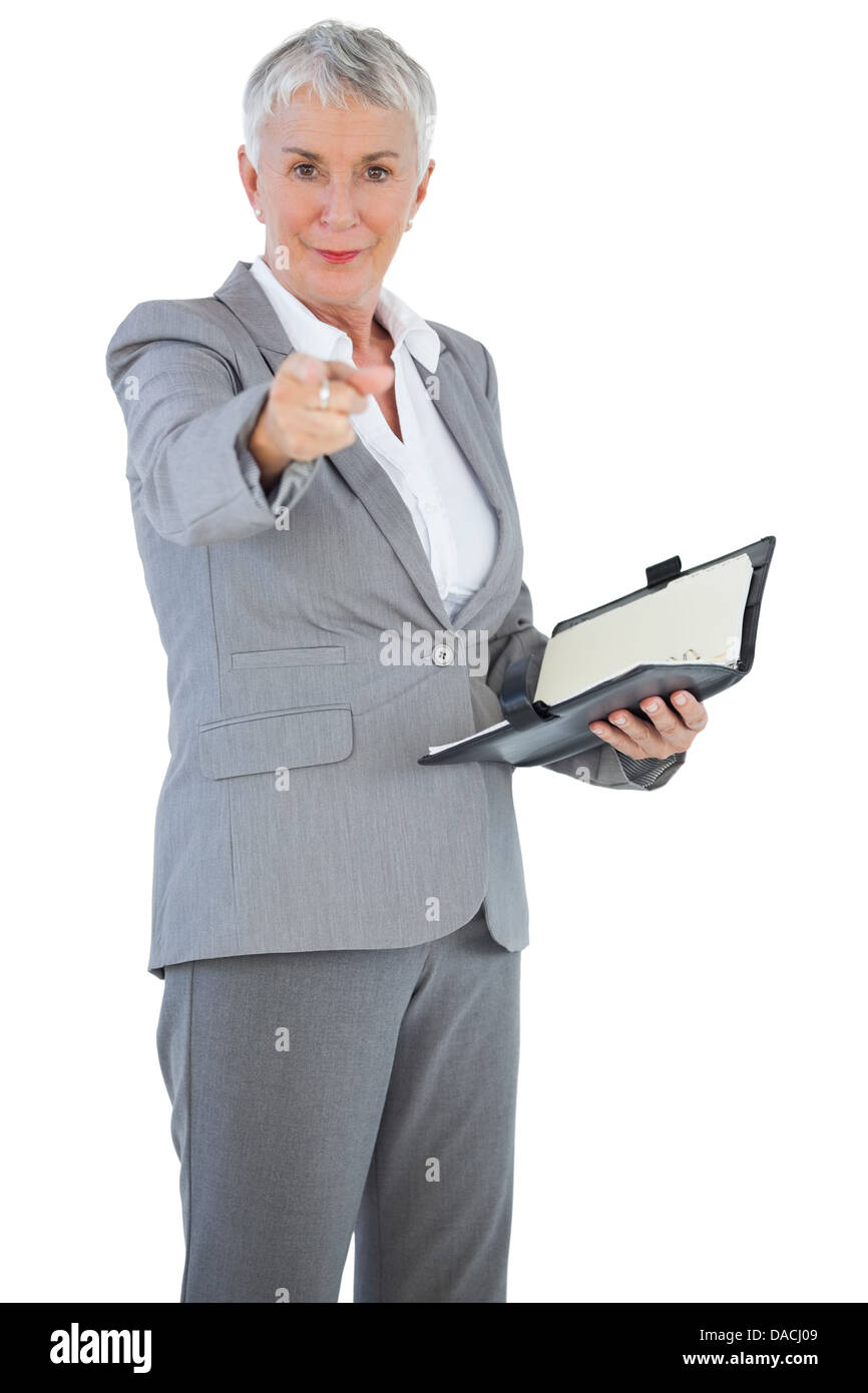 Geschäftsfrau mit ihrem Finger auf Kamera-Tagebuch Stockfoto