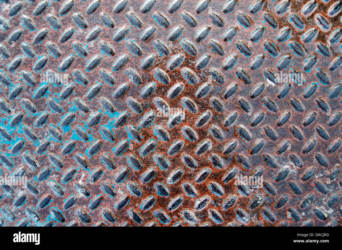 Metallgitter mit Rohdiamanten Muster Grunge Stockfoto