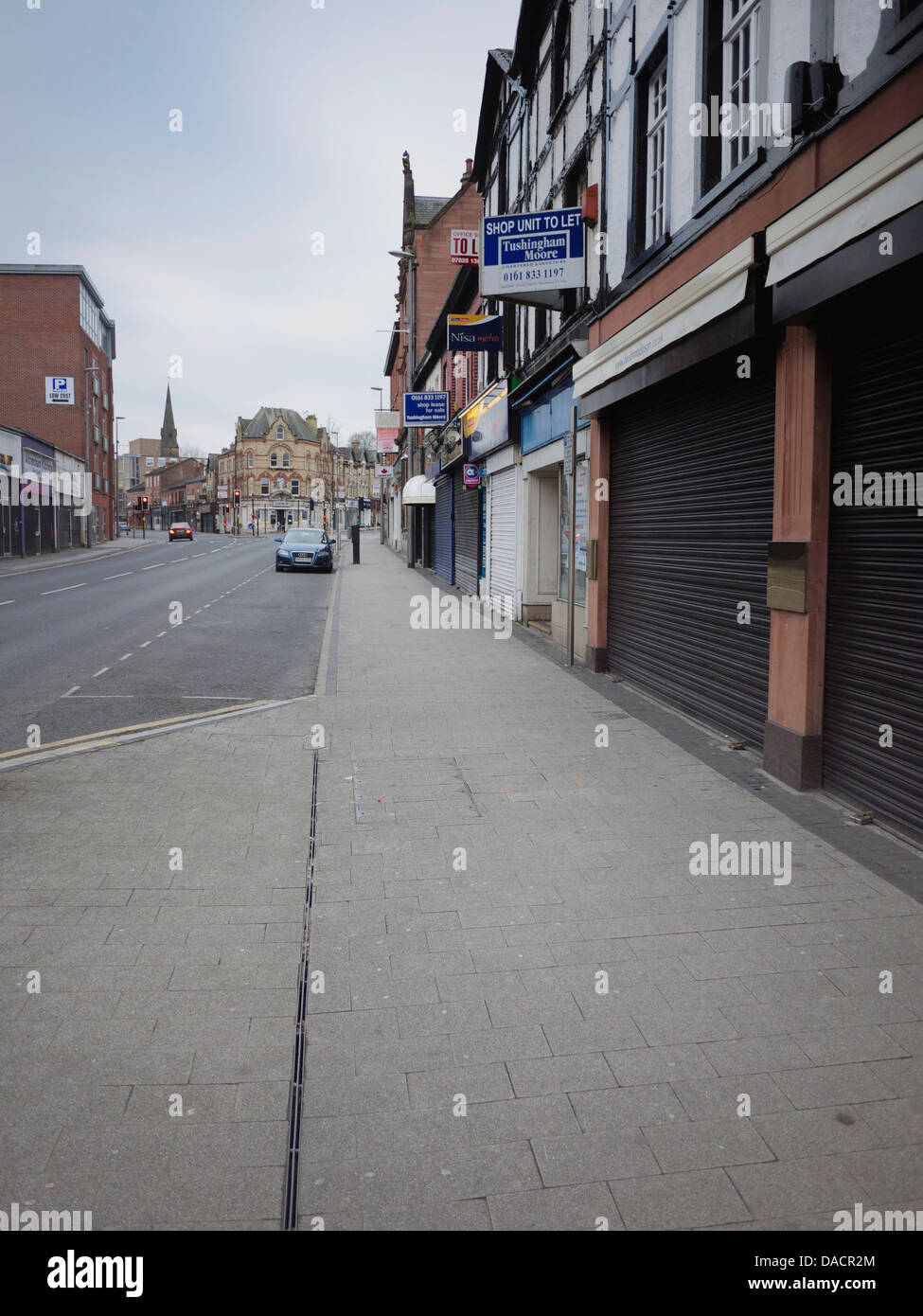 Sonntagmorgen: Stamford New Road, Altrincham Stockfoto