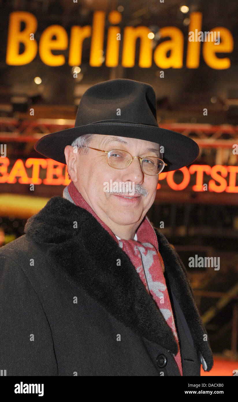 Datei - eine Archiv Bild vom 8. Februar 2009 zeigt Festivaldirektor der Berlinale Dieter Kosslick während der Premiere des Films "Mammoth" auf der Berlinale in Berlin, Deutschland. 63 Jahre alte Kosslick Festivaldirektor über das Jahr 2013 hinaus bleiben. Diese Position hat er seit 2001 gefüllt. Staatssekretär für Kultur und Medien Bernd Neumann hatte Kosslick eine Contrac angeboten. Stockfoto