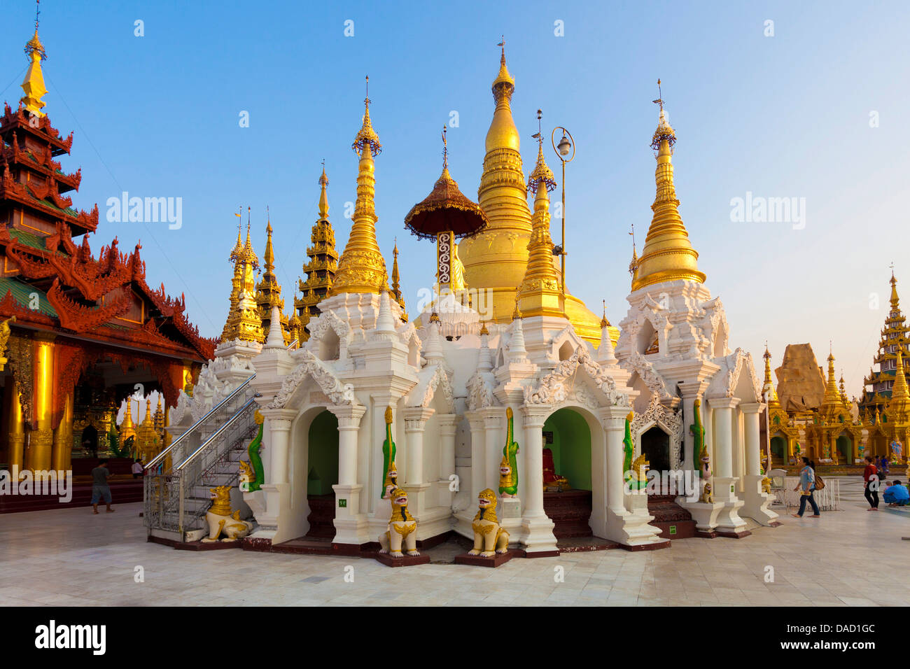 Tempel und Schreine in Yangon (Rangoon), Myanmar (Burma), Shwedagon Paya (Pagode), Asien Stockfoto