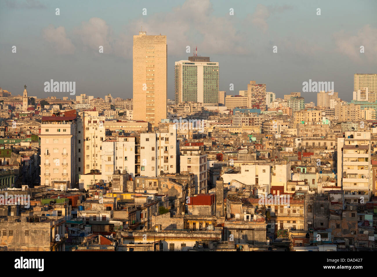 Blick über Havanna Centro zeigt verfallenen Gebäude der Stadt, von der Restaurant des Hotels Sevilla, Centro Havanna, Kuba Stockfoto