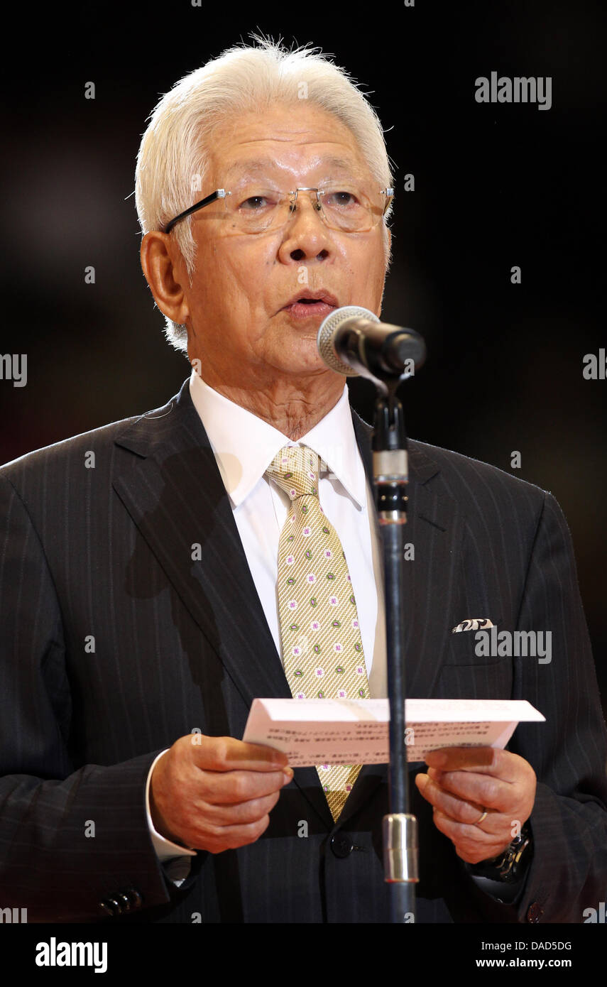 Hidenori Futagi, President Japan Gymnastic Association, spricht bei der Eröffnungsfeier der 43. Künstlerische Gymnastik-Weltmeisterschaften am Metropolitan Gymnasium in Tokio, Japan, 7. Oktober 2011. Foto: Friso Gentsch dpa Stockfoto