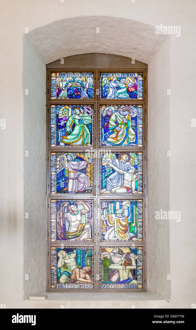 Fenster-Gemälde in der Kirche von Kirkkonummi, Finnland Stockfoto