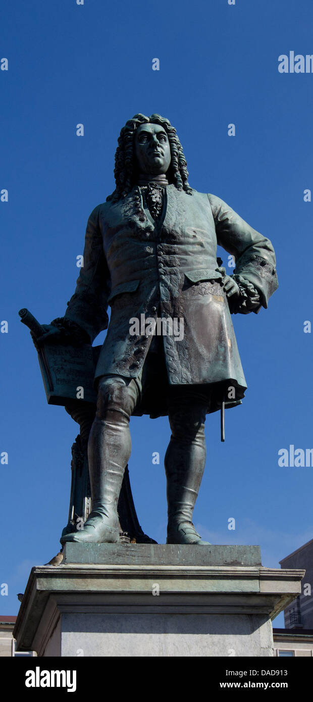 Das Denkmal für deutsche Komponisten Georg Friedrich Haendel ist zu sehen in Halle ein der Saale, Deutschland, 28. September 2011. Bürger von Halle errichtet diese Statue des 100. Jahrestages der Haendel Tod im Jahre 1859. Foto: Jens Wolf Stockfoto