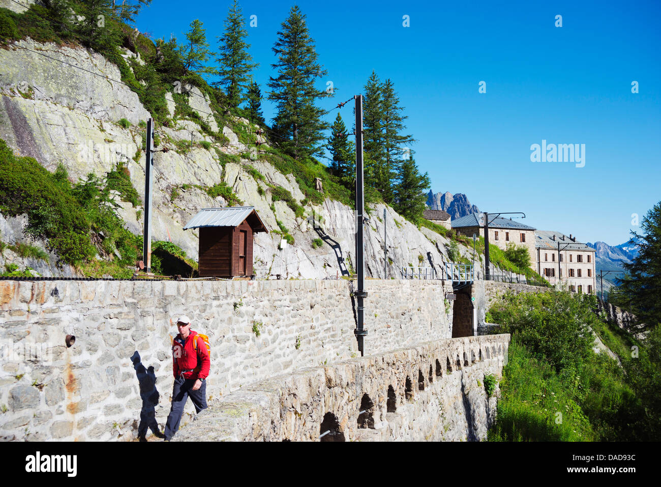 Wanderer am Montenvers Chamonix-Tal, Rhone Alpes, Haute-Savoie, Französische Alpen, Frankreich, Europa Stockfoto