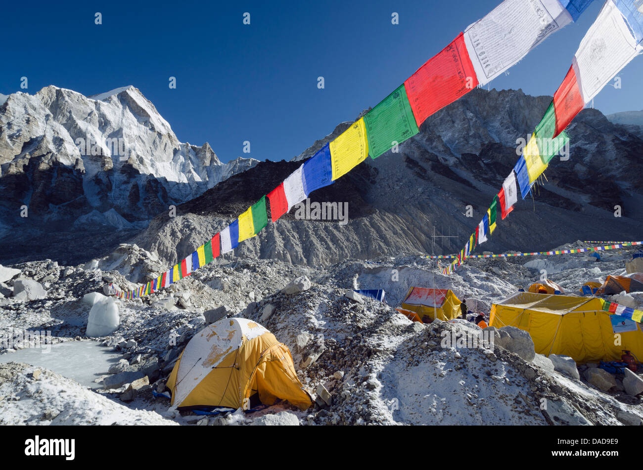 Gebetsfahnen im Everest Base Camp, Solu Khumbu-Everest-Region, Sagarmatha Nationalpark, der UNESCO, Nepal Stockfoto