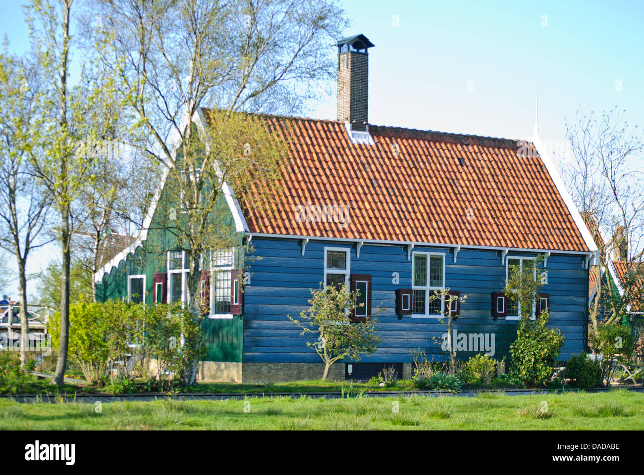 Ein weiteres altes Zaan Stilhaus im Dorf Stockfoto