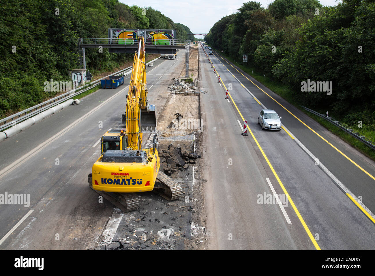 Autobahn-Bauarbeiten. Deutschen Autobahnen A52, Autobahn. Brückenbau, Renovierung einer alten Autobahnbrücke. Stockfoto