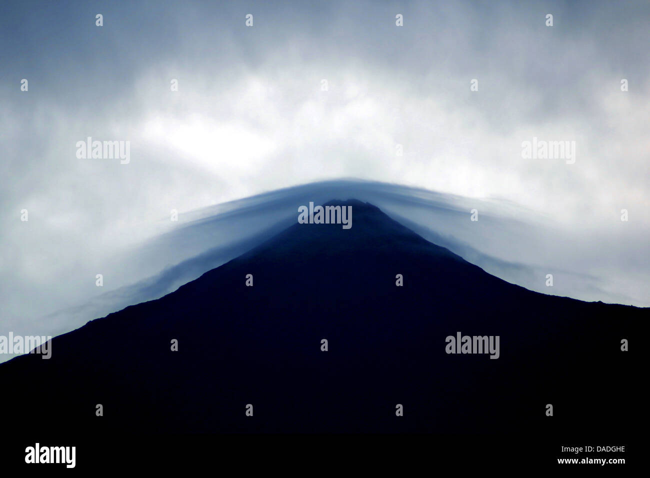 Lenticularis Wolken Pico del Teide, Kanarische Inseln, Teneriffa Stockfoto