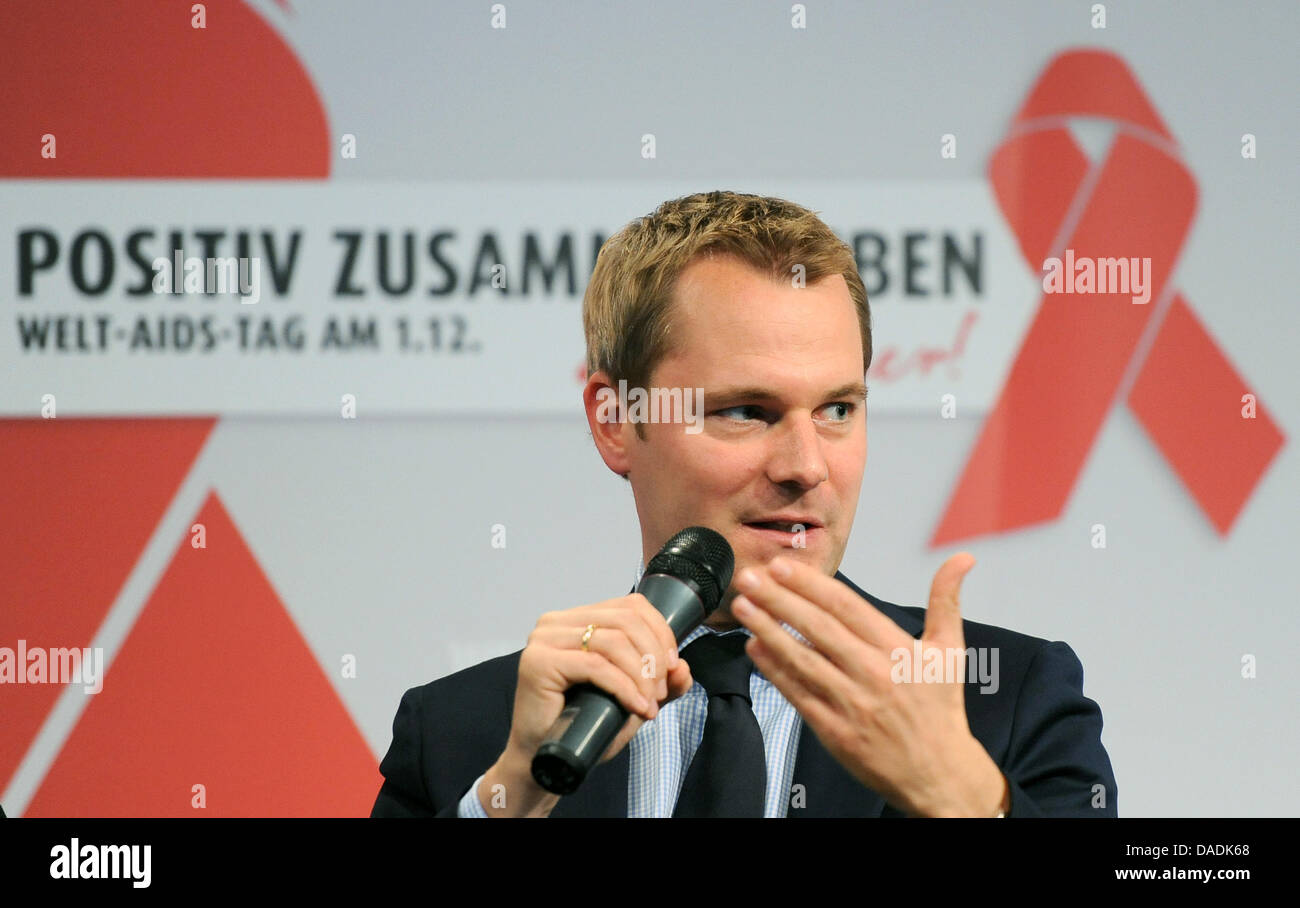 Deutscher Minister für Gesundheit, Daniel Bahr besucht eine Pressekonferenz zum Jahresbeginn eine Gemeinden zum Welt-AIDS-Tag am 1. Dezember 2011 in Berlin, Deutschland, 28. Oktober 2011. Die Kampagne "positiv zusammen leben. Sicher und sicher! "bittet um mehr Toleranz und Respekt für Menschen, die HIV-positiv sind. Foto: Britta Pedersen Stockfoto