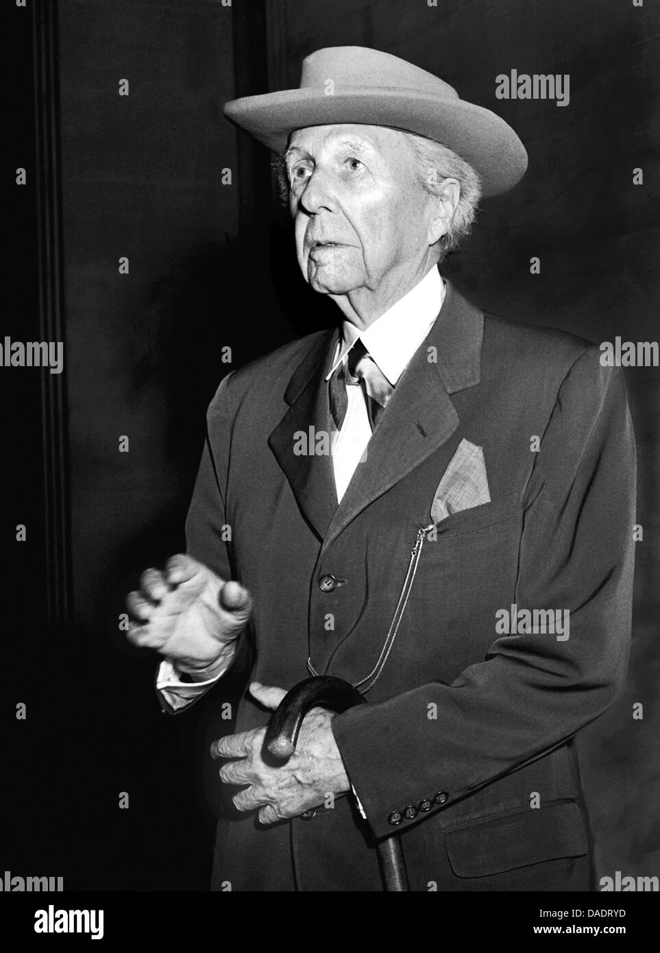 Architekt Frank Lloyd Wright im Jahre 1952. Porträt von Fotograf Fred Stein (1909 – 1967), die 1933 aus Nazideutschland nach Frankreich emigriert und schließlich in die USA. Stockfoto