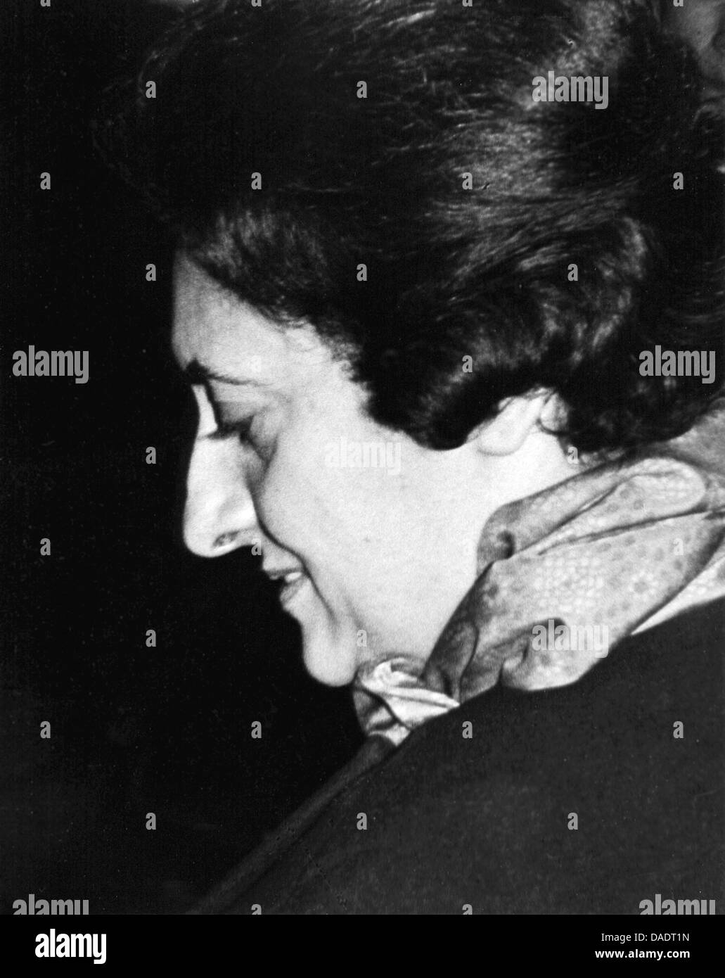 Indira Gandhi im Jahr 1960. Porträt von Fotograf Fred Stein (1909 – 1967), die 1933 aus Nazideutschland nach Frankreich emigriert und schließlich in die USA. Stockfoto