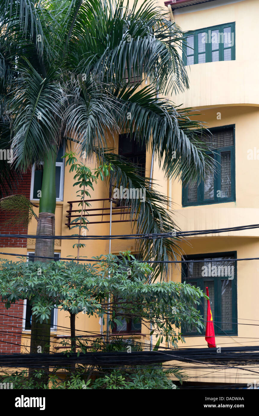 Typische Fassade in der Altstadt von Hanoi, Vietnam Stockfoto