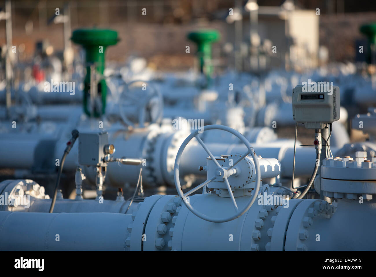 Gas-Rohre in Öl-Raffinerie, Nahaufnahme Stockfoto