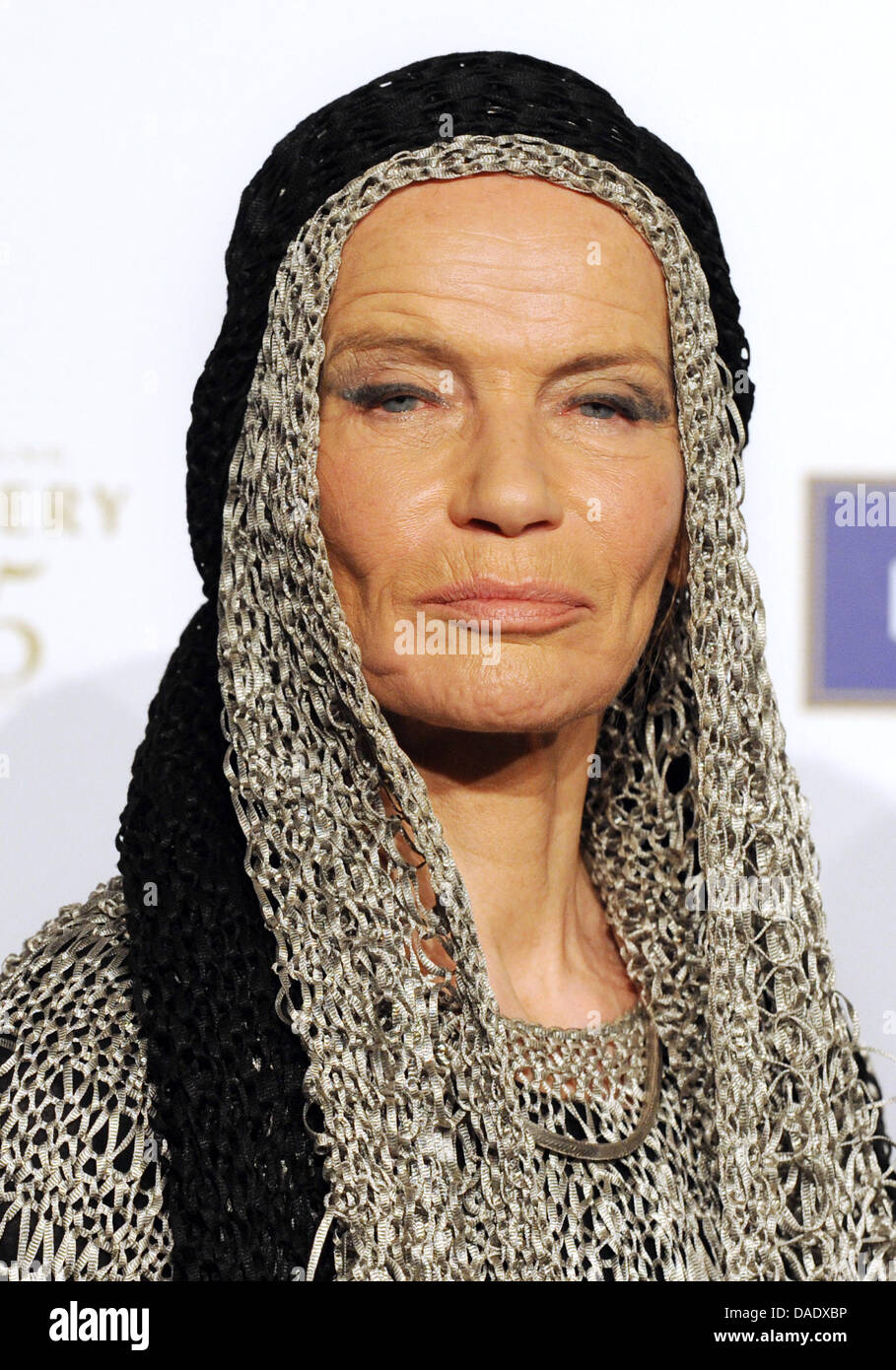 Gräfin Vera von Lehndorff besucht den 175. Jahrestag des Markenzeichens Champagne Pommery an der französischen Botschaft in Berlin, Deutschland, 3. November 2011. Foto: Jens Kalaene Stockfoto