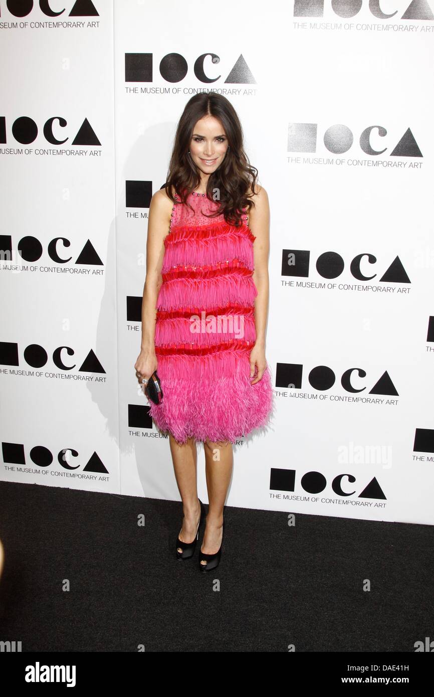 Schauspielerin Abigail Spencer kommt bei der 2011 MOCA Gala - "ein Künstler leben Manifest" im Museum Of Contemporary Art - Moca Grand Avenue in Los Angeles, USA, im 12. November 2011. Foto: Hubert Boesl Stockfoto