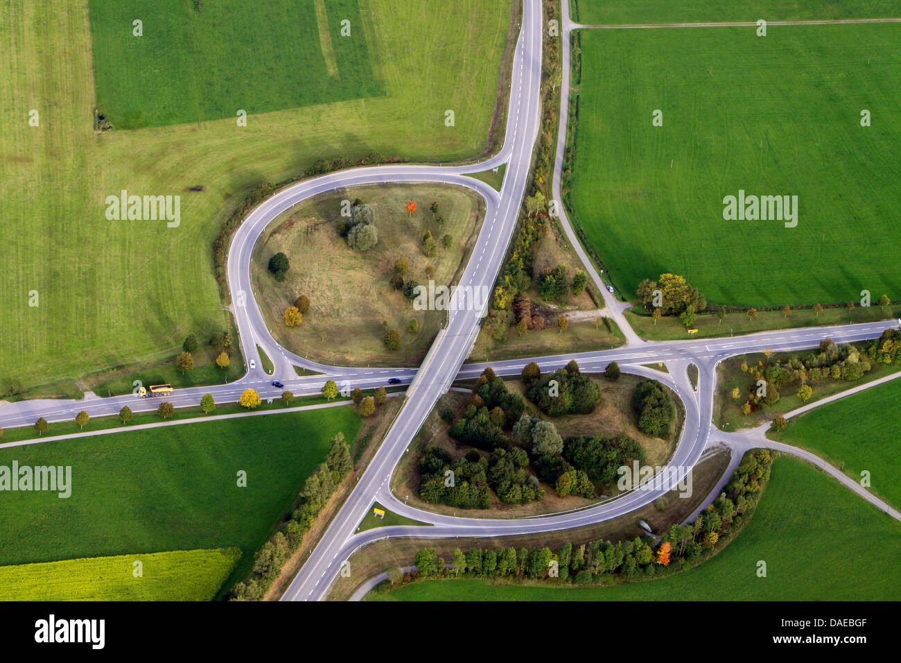 Luftbild, moderne Straßenkreuzung, Steingaden, Allgäu, Bayern, Deutschland Stockfoto