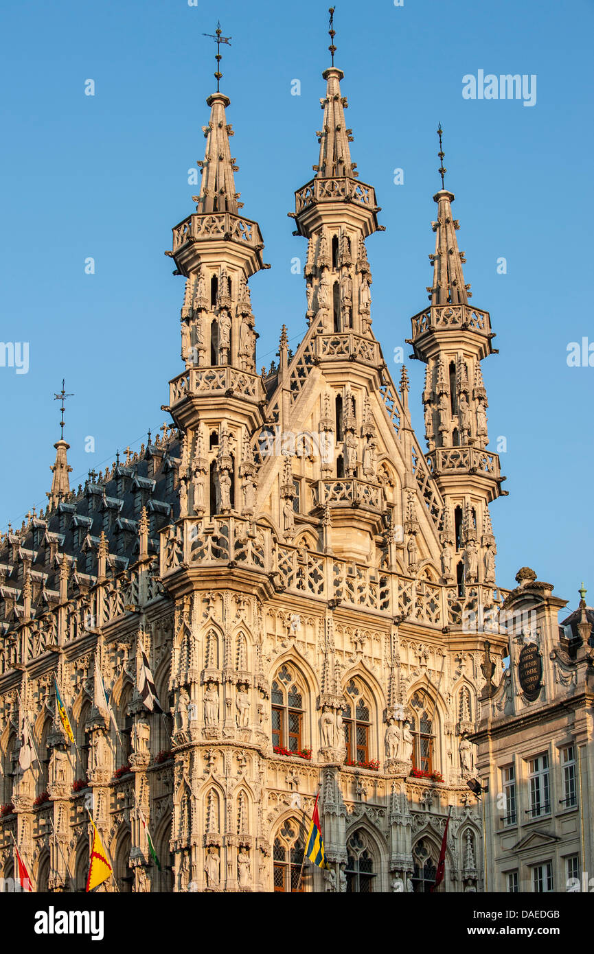 Das gotische Rathaus im brabantischen spätgotischen Stil auf dem Grote Markt / Main Market square, Leuven / Louvain, Belgien Stockfoto