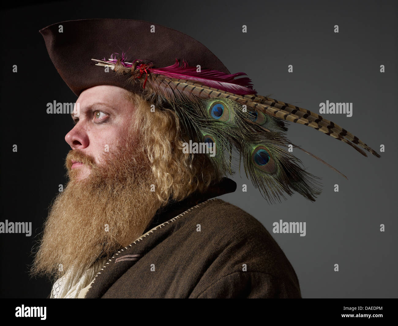 Pirat mit Federn in GAP, Profil Stockfoto