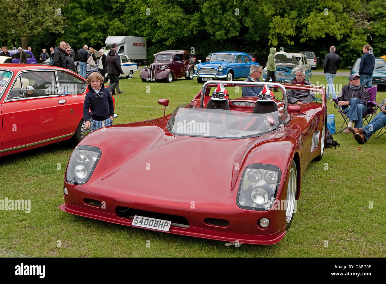 Eine rote Ultima Bausatz Spyder Sportwagen 5700cc auf dem Display an der Bromley Pageant des Autofahrens in Norman Park Bromley, Kent Stockfoto