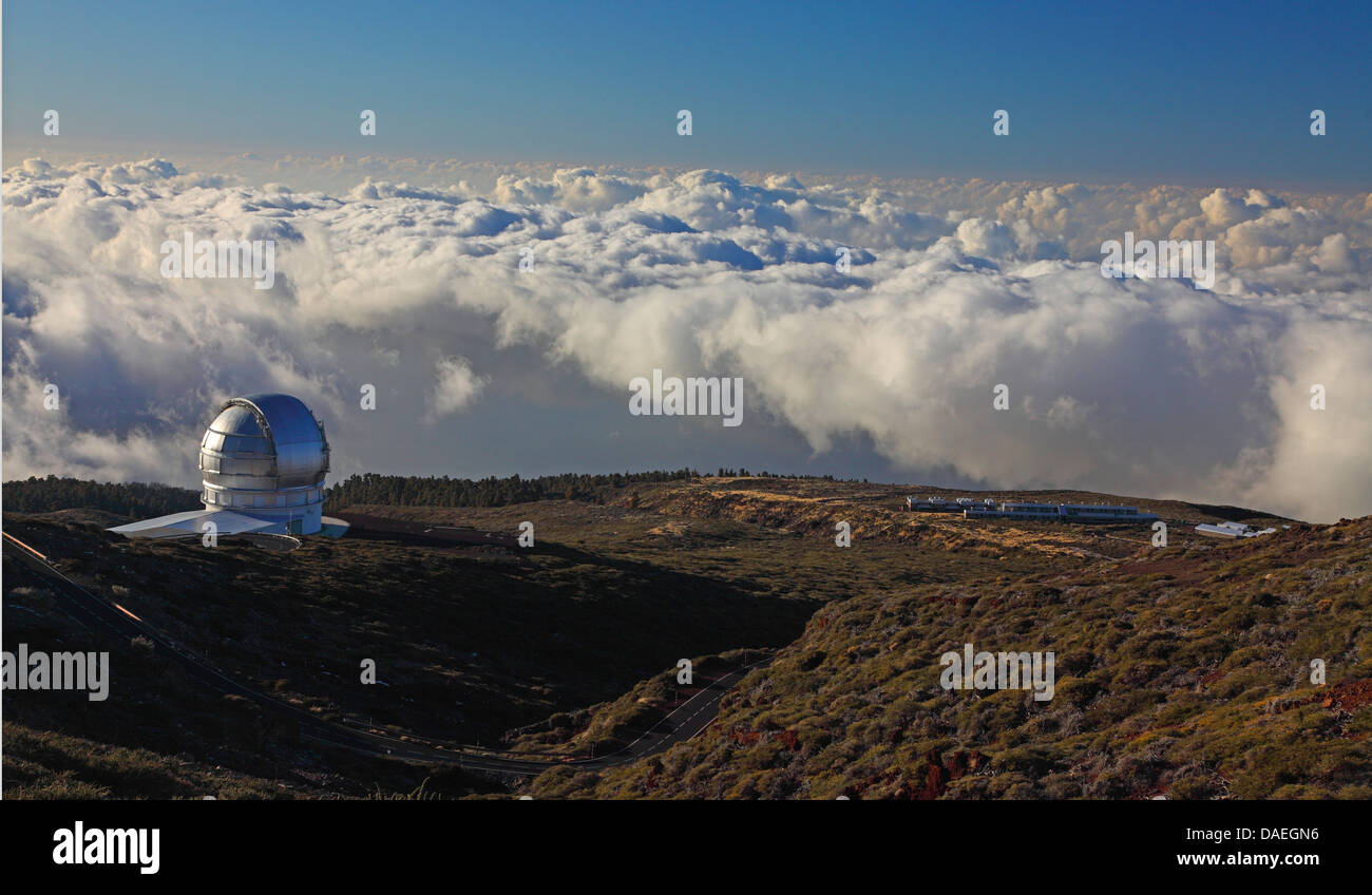 Observatorien auf dem Roque de Los Muchachos Berg über die Wolkendecke, Kanarische Inseln, La Palma-Puntagorda Stockfoto
