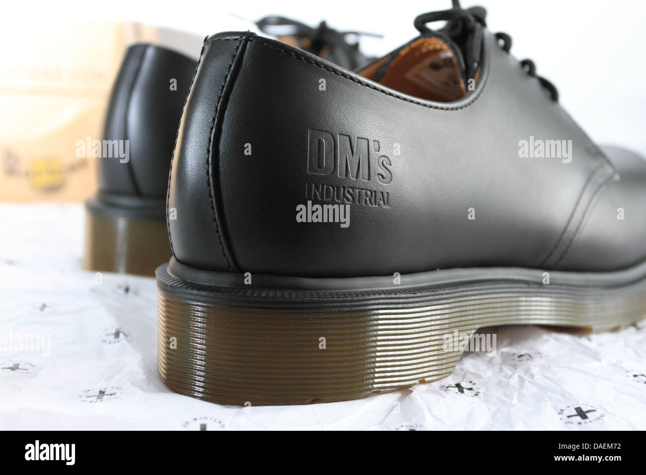 Dr. Martens Schuhe, air Wair, schwarze Schuhe, Norfolk, Großbritannien  Stockfotografie - Alamy