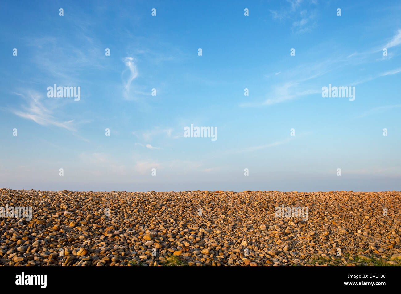 Kieselsteine am Strand. Northumberland, England Stockfoto