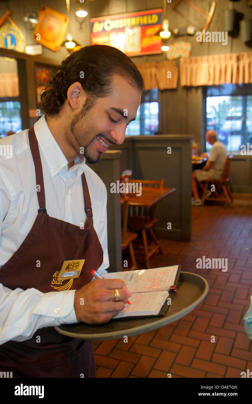 Miami Florida, Florida City, Cracker Barrel Old Country Store, Restaurant Restaurants Essen Essen Essen Cafe Cafes, Hispanic, Mann Männer Erwachsene Erwachsene Erwachsene, Kellner wa Stockfoto