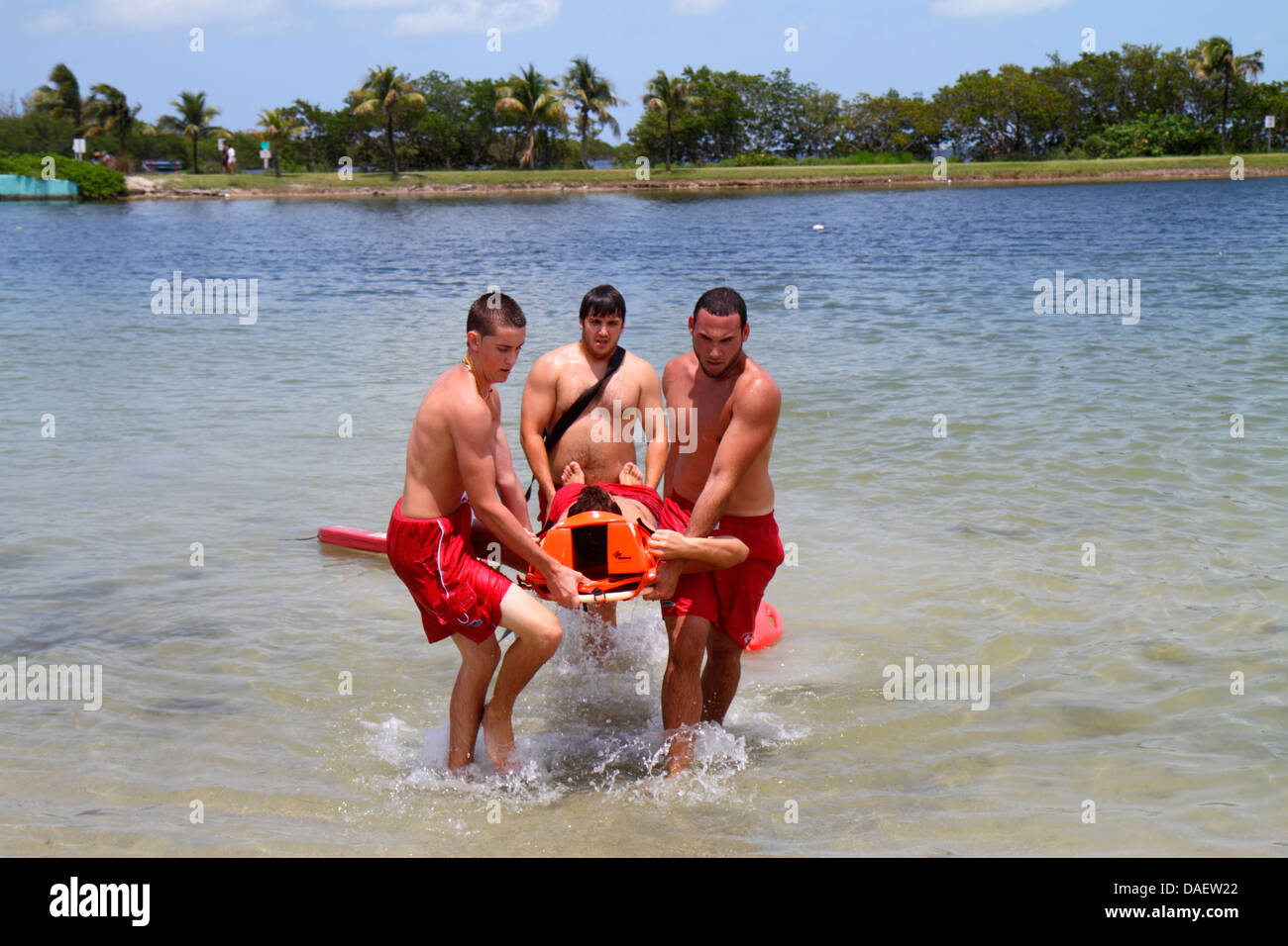 Miami Florida, Homestead, Homestead Bayfront Park, Biscayne Bay, Rettungsschwimmer, Rettungsschwimmer, Rettungsschwimmer, Männer, Erwachsene, FL130518144 Stockfoto