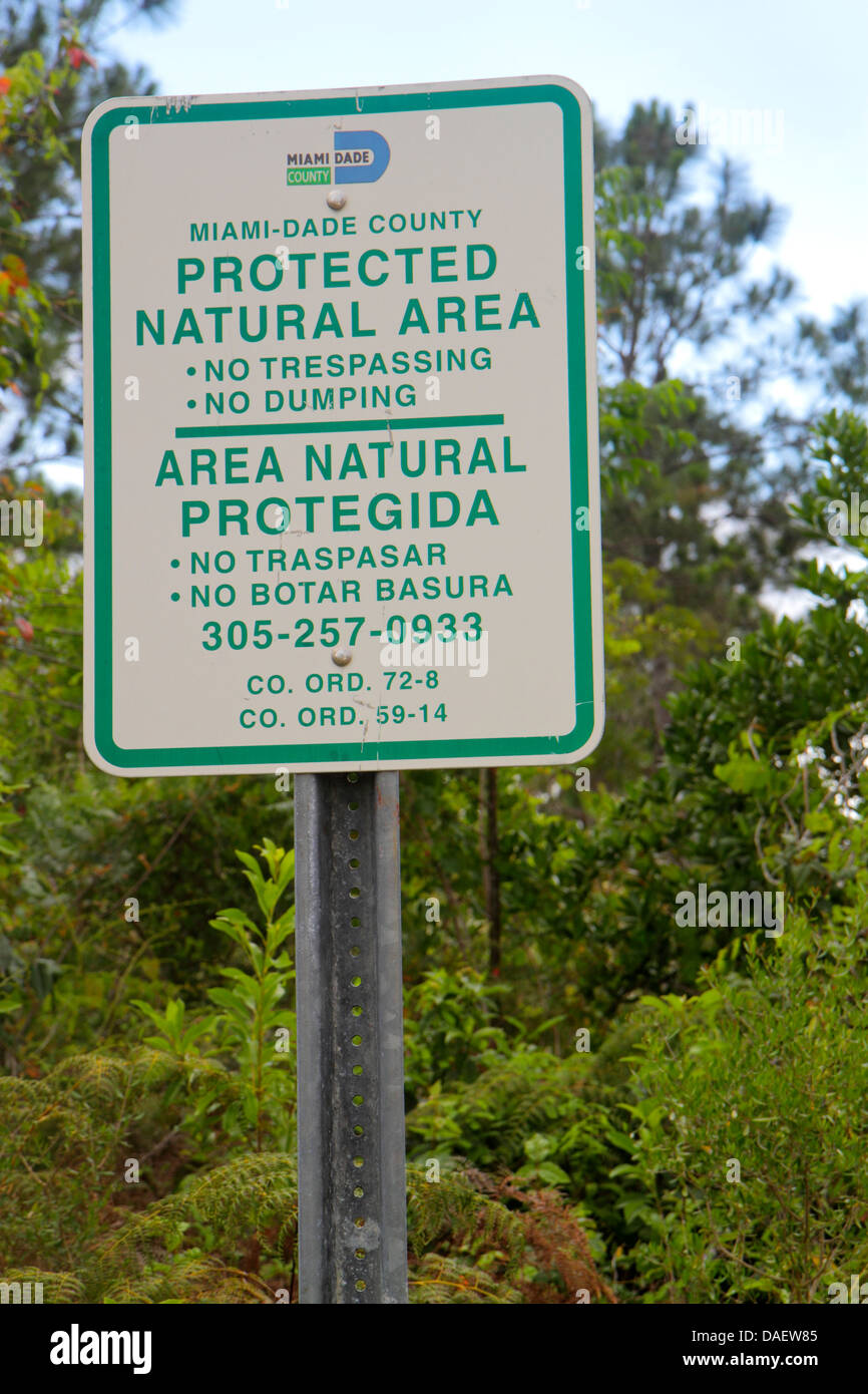 Miami Florida, Homestead, Redland, Navy Wells Pineland Preserve, Schild, geschütztes Naturgebiet, gefährdete Länder, Landmanagement, zweisprachig, spanisches Engli Stockfoto