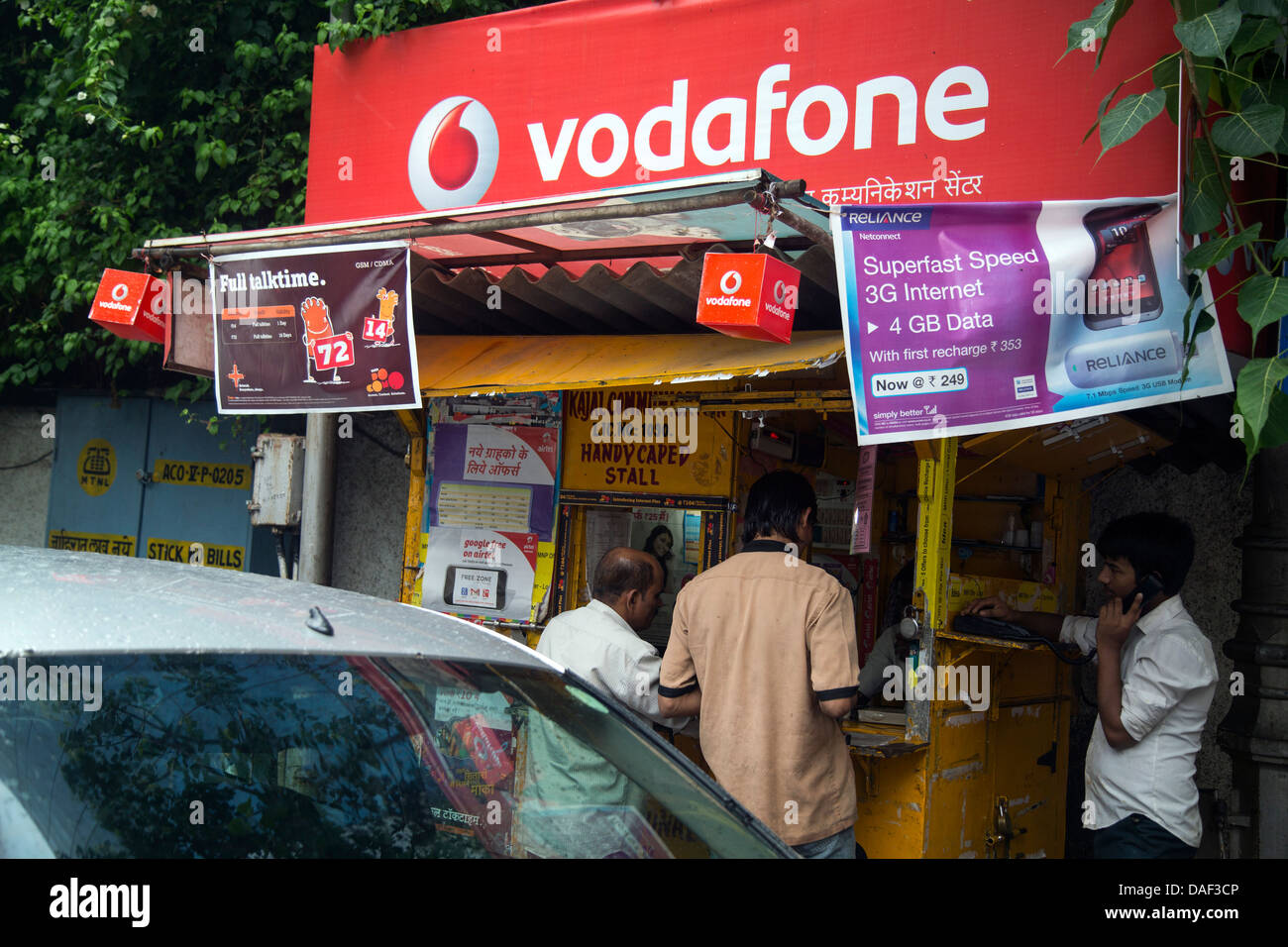 Vodafone Shop Anzeige Telefon mobile stand Indien Zelle Stockfoto