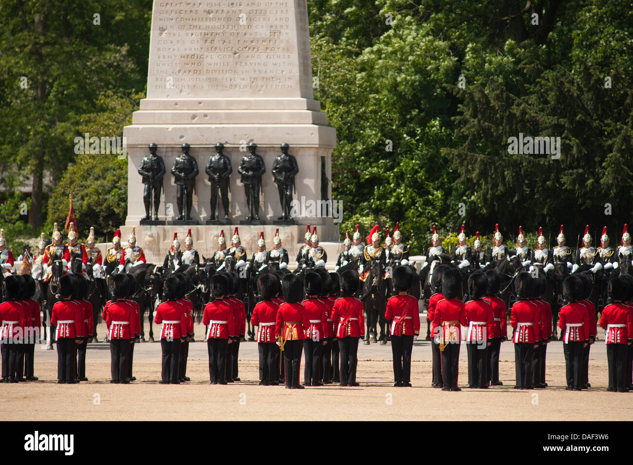 Der Oberst Überprüfung der Trooping der Farbe auf Horse Guards Parade in London, Großbritannien Stockfoto