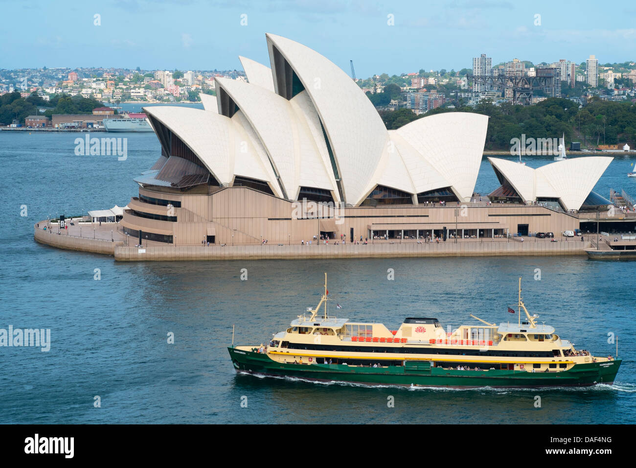 Sydney Opera House und Passagierfähre in NSW Australien Stockfoto