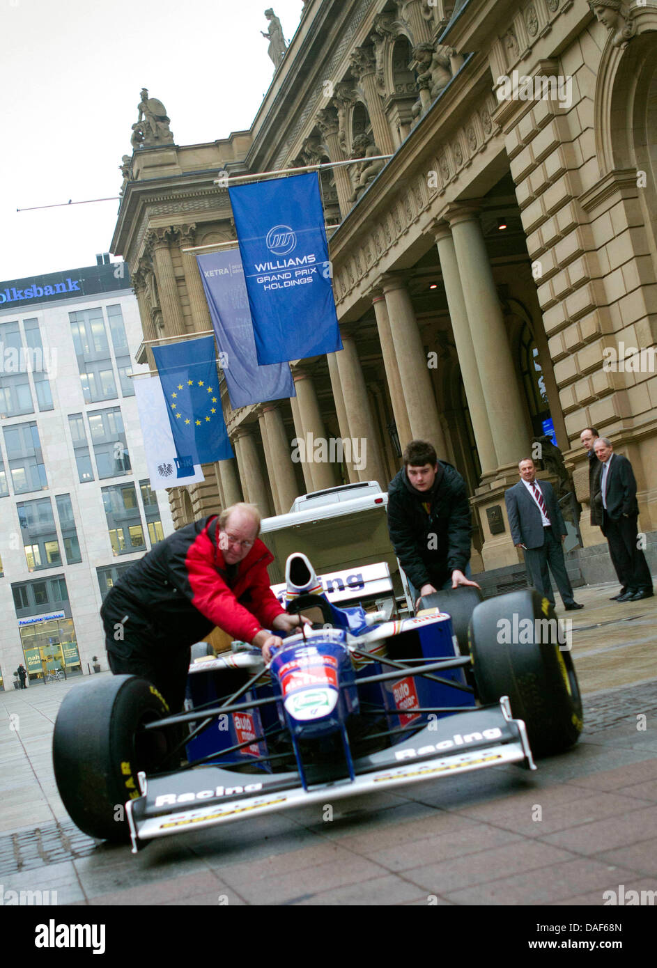 Ein Williams F1 Formual 1 Rennwagen steht auf dem Boden an der Frankfurter Wertpapierbörse in Frankfurt Main, Deutschland, 10. Februar 2011. Williams F1 geht an die Börse Anfang März. Foto: Frank Rumpenhorst Stockfoto