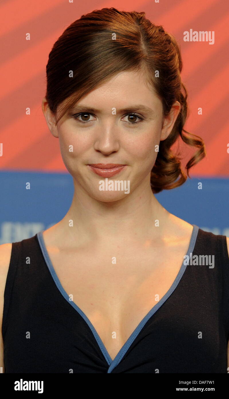 British actress emily cox attends Fotos und Bildmaterial in hoher