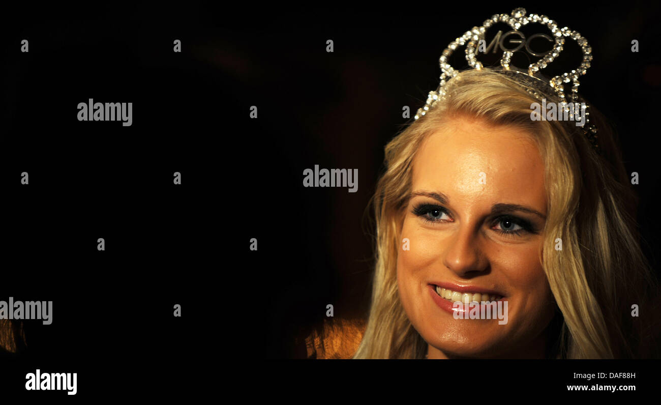 Anne-Kathrin Kosch gewinnt den Miss Germany 2011" Schönheitswettbewerb in Rust, Deutschland, 12. Februar 2011. Foto: Patrick Seeger Stockfoto